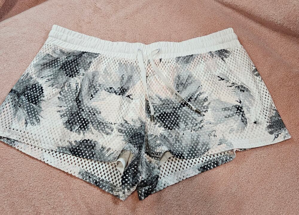 Fabletics Bristol Mesh Floral Athletic Shorts Size XL